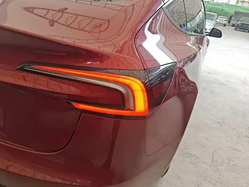Tesla Model 3 — фото 4