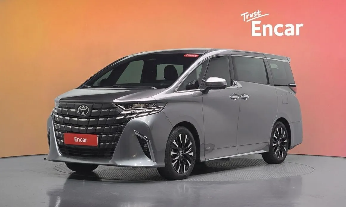 Toyota Alphard — фото 1