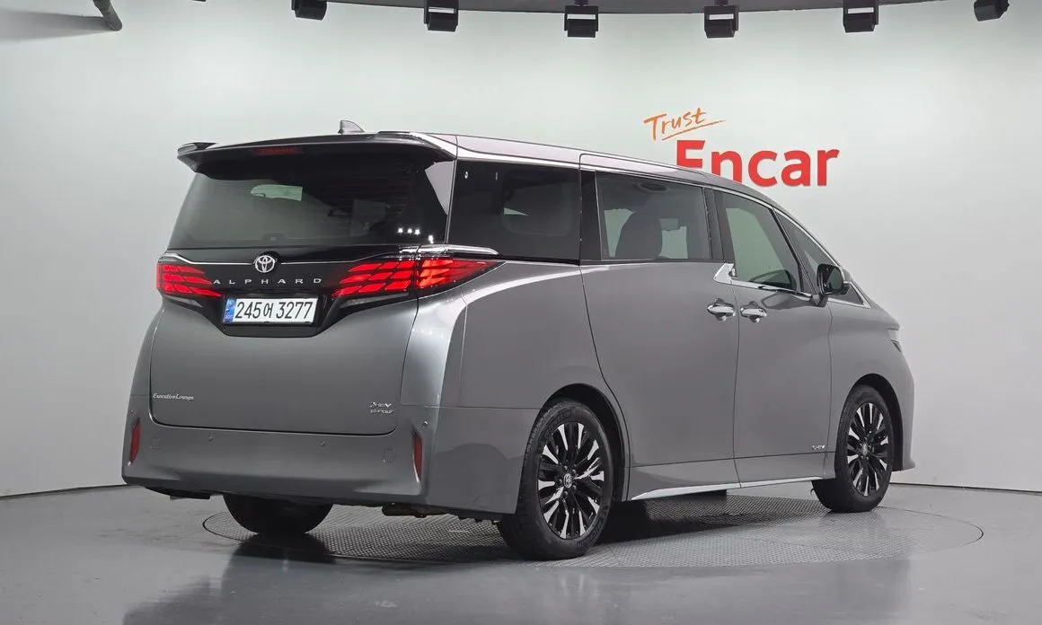 Toyota Alphard — фото 10