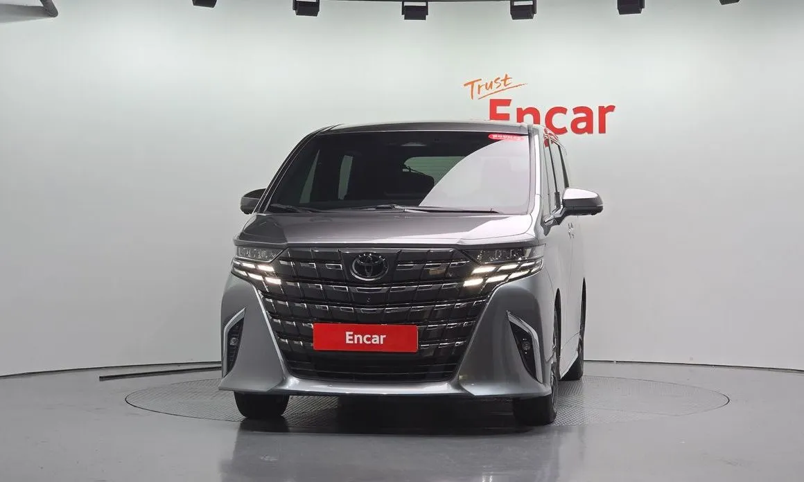 Toyota Alphard — фото 2