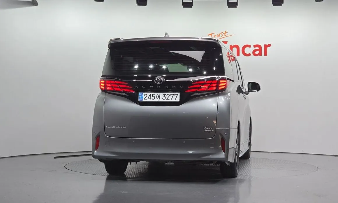 Toyota Alphard — фото 4