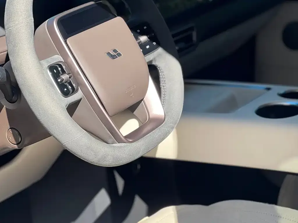 Li Auto MEGA — фото 7