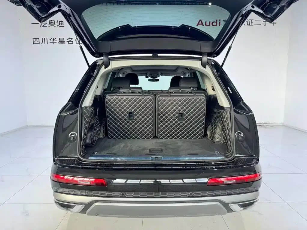 Audi Q7 — фото 9