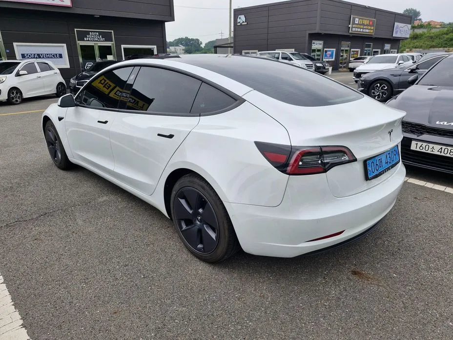 Tesla Model 3 — фото 10