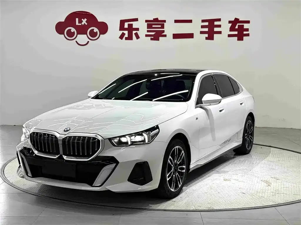 BMW 5 Series — фото 1