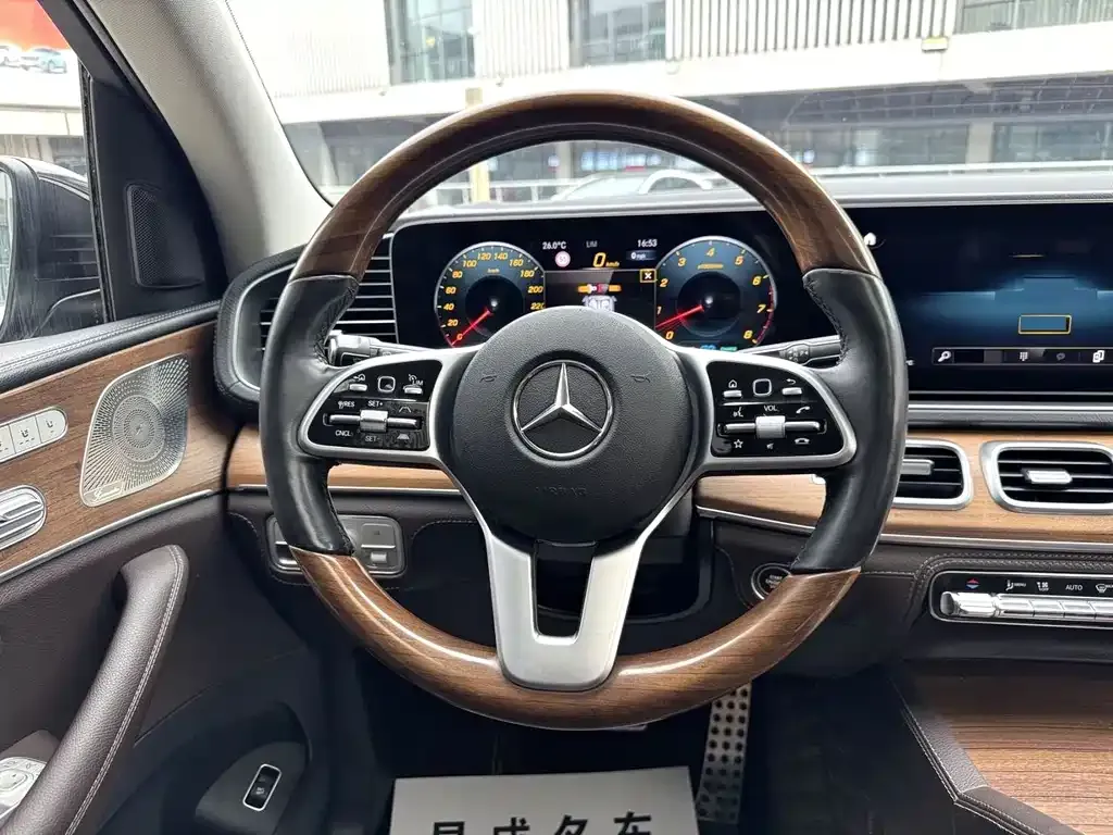 Mercedes-Benz GLS — фото 7