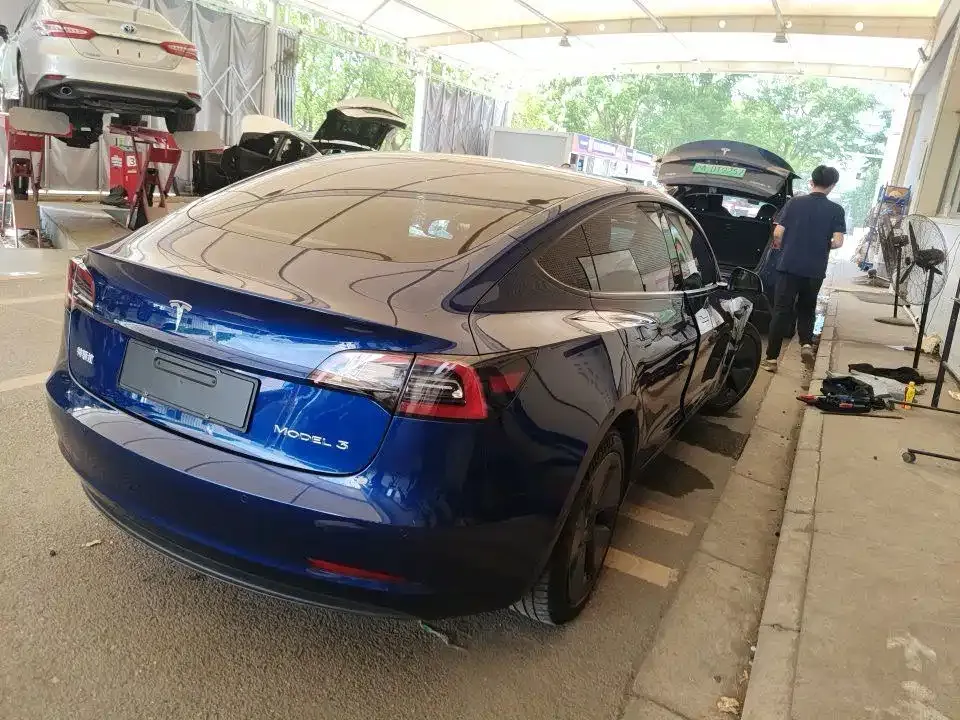 Tesla Model 3 — фото 10