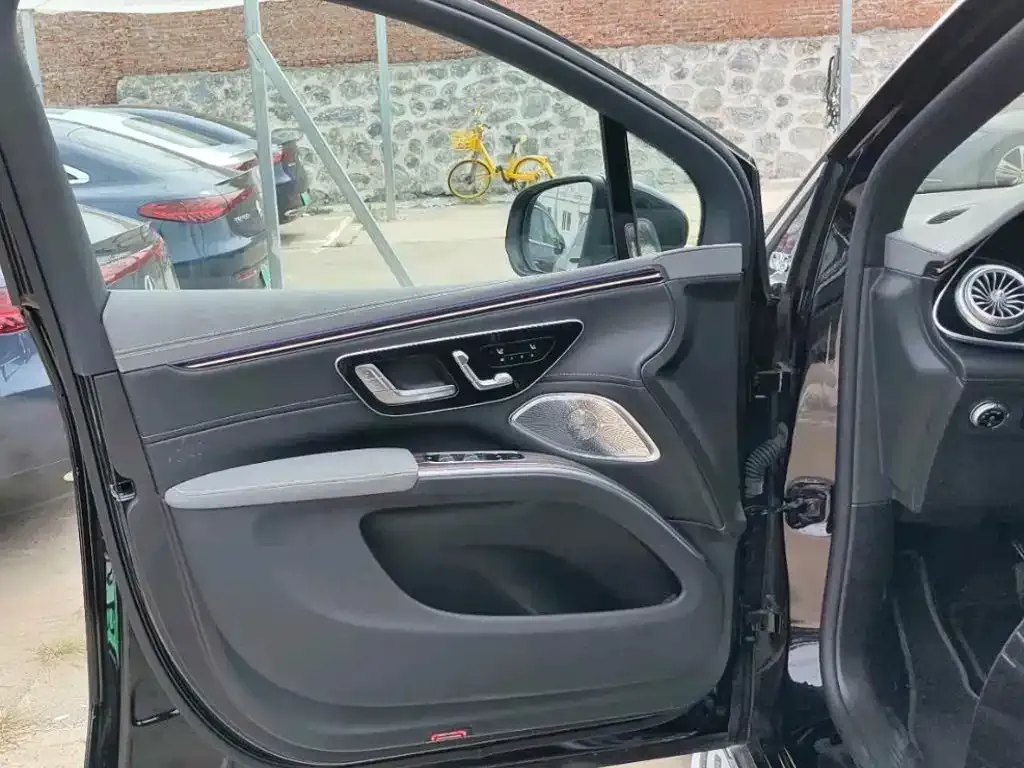 Mercedes-Benz EQS SUV — фото 6