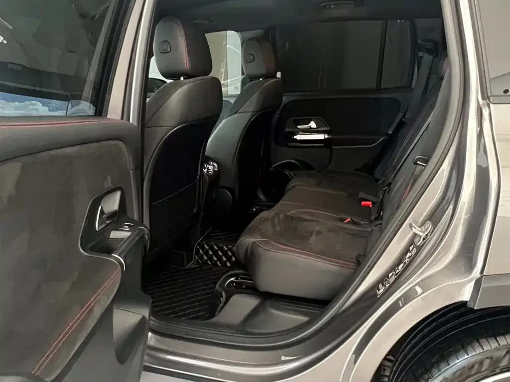 Mercedes-Benz GLB AMG — фото 8