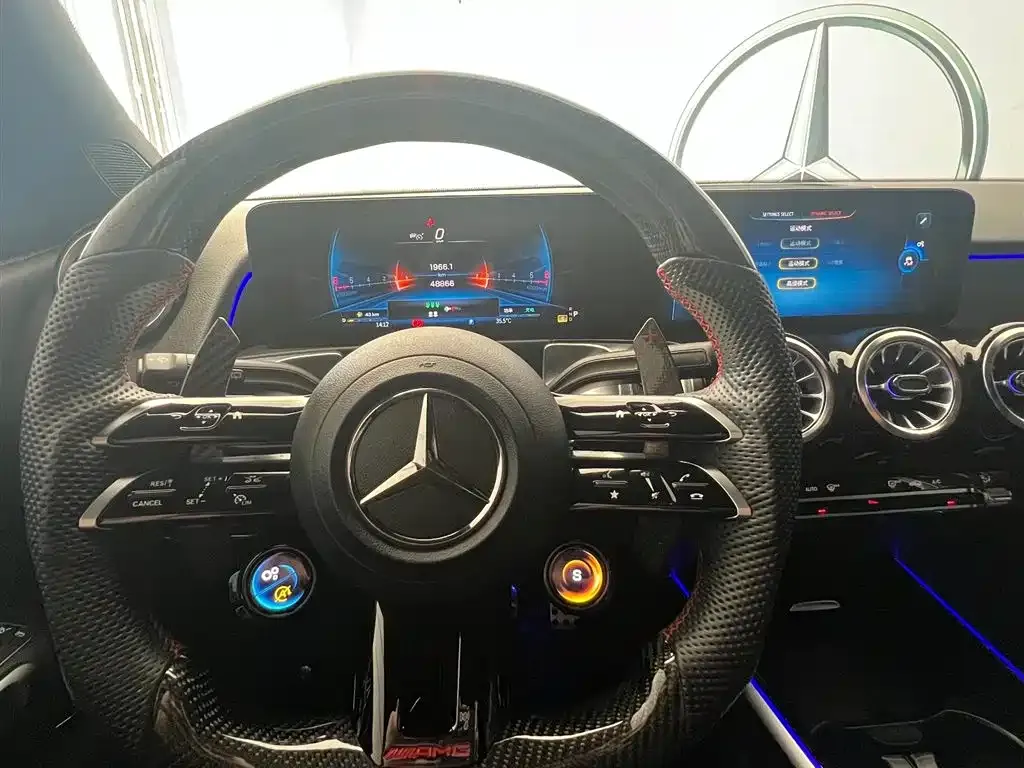 Mercedes-Benz GLB AMG — фото 6