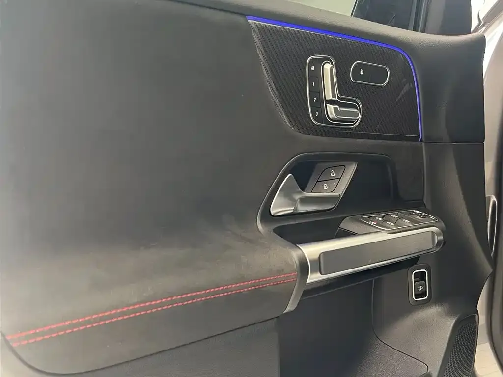 Mercedes-Benz GLB AMG — фото 2