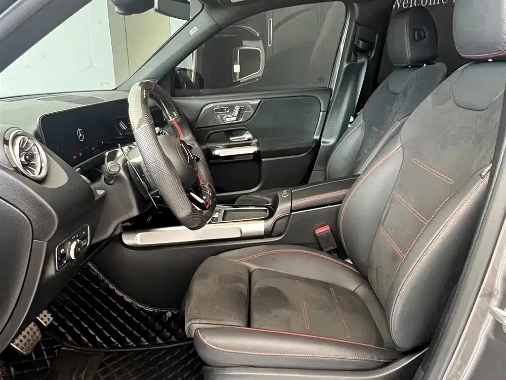Mercedes-Benz GLB AMG — фото 9