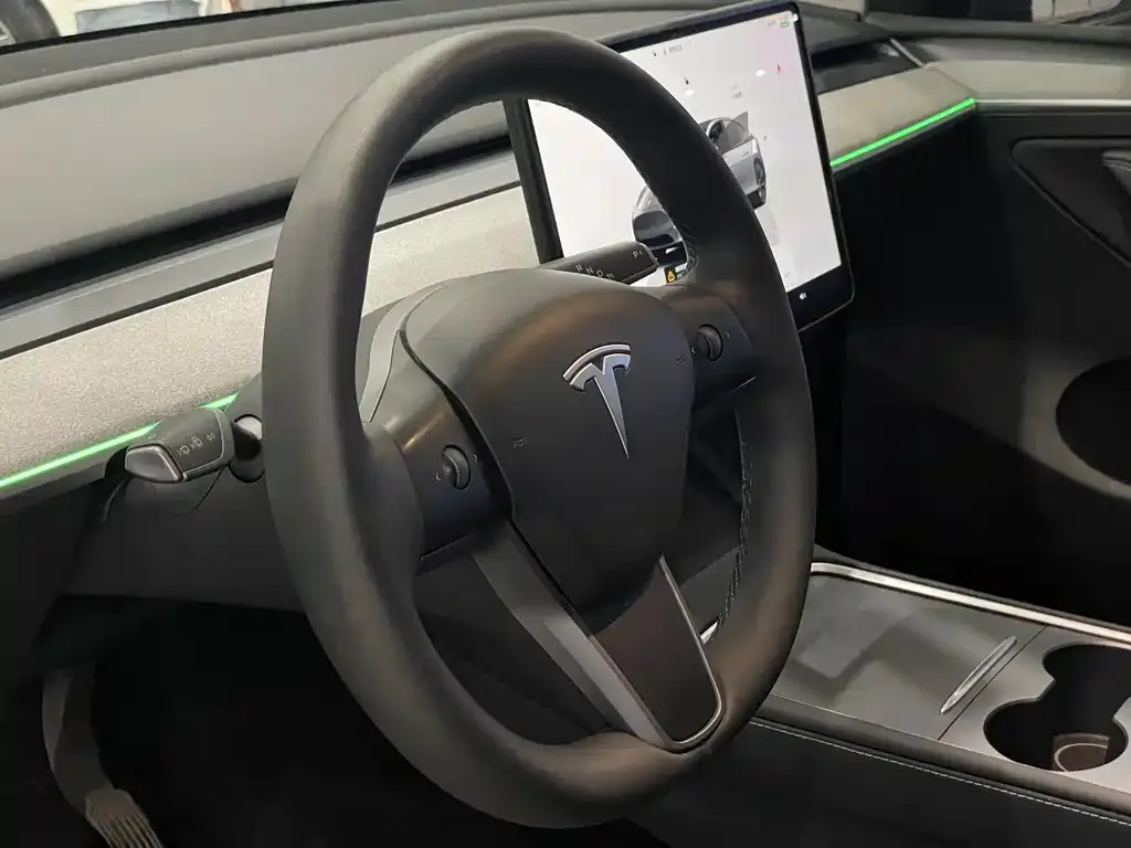 Tesla Model Y — фото 2
