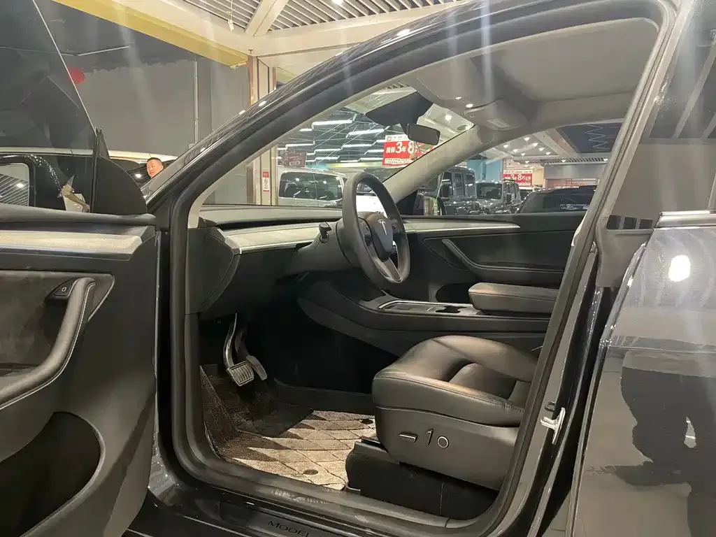 Tesla Model Y — фото 8