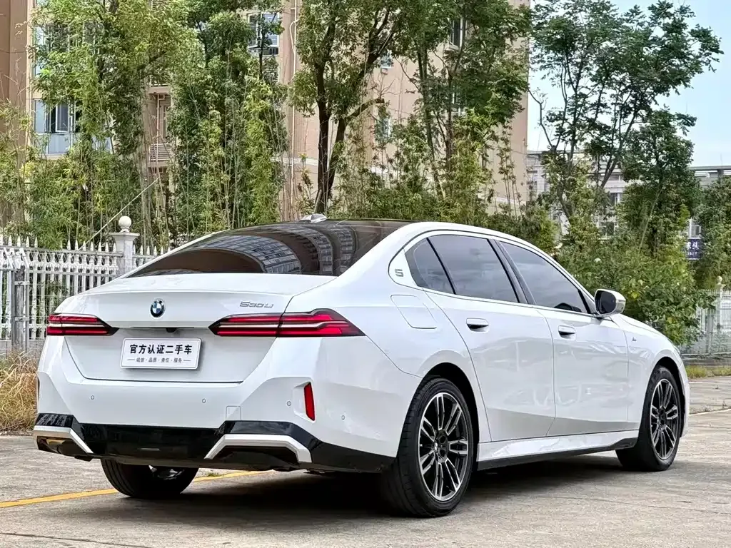 BMW 5 Series — фото 10