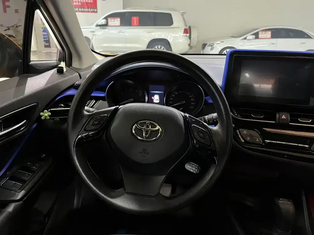 Toyota C-HR — фото 2