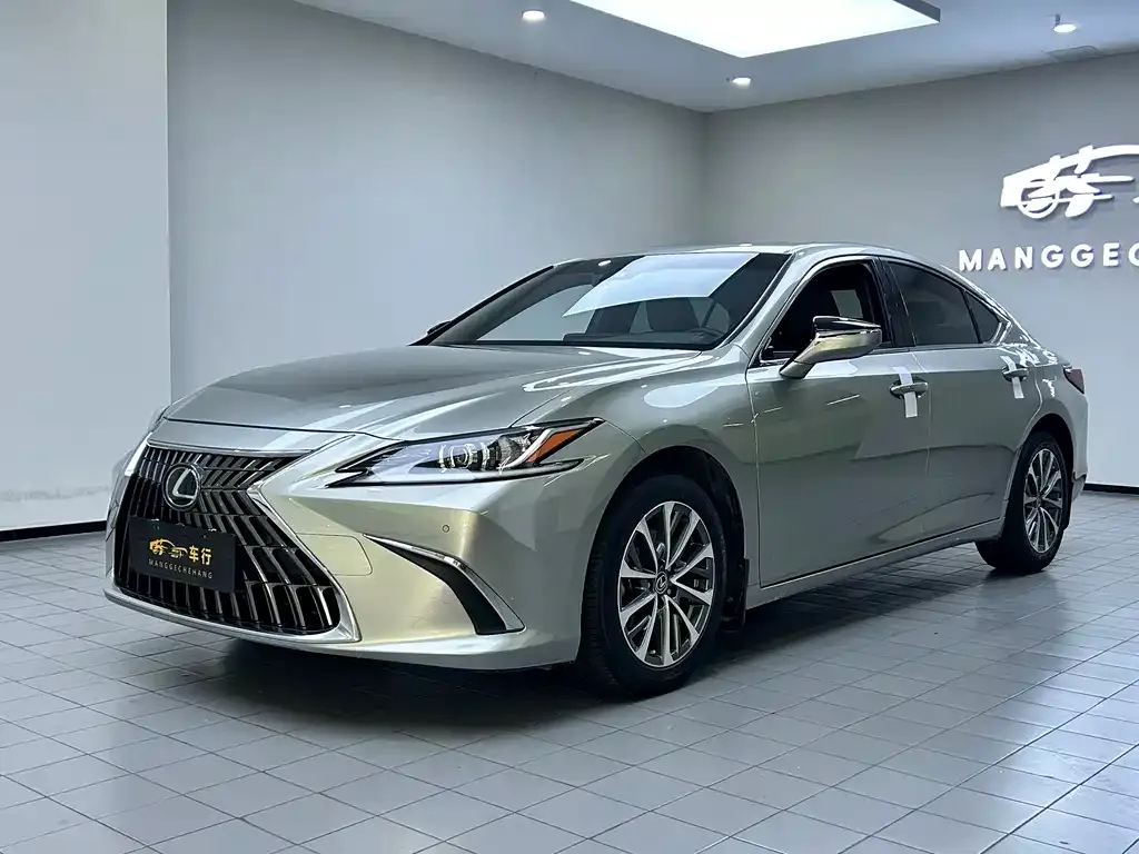 Lexus ES — фото 1