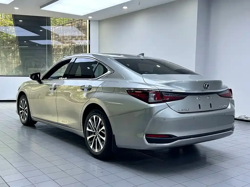Lexus ES — фото 6