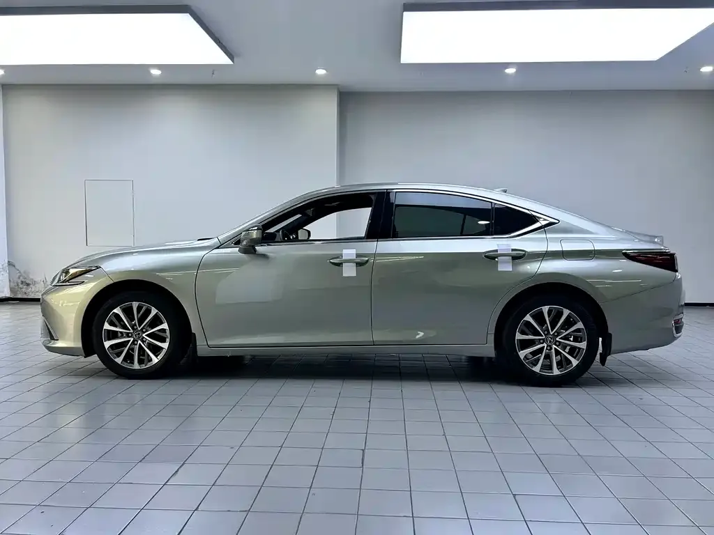 Lexus ES — фото 10