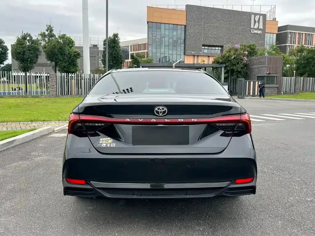 Toyota Avalon — фото 10