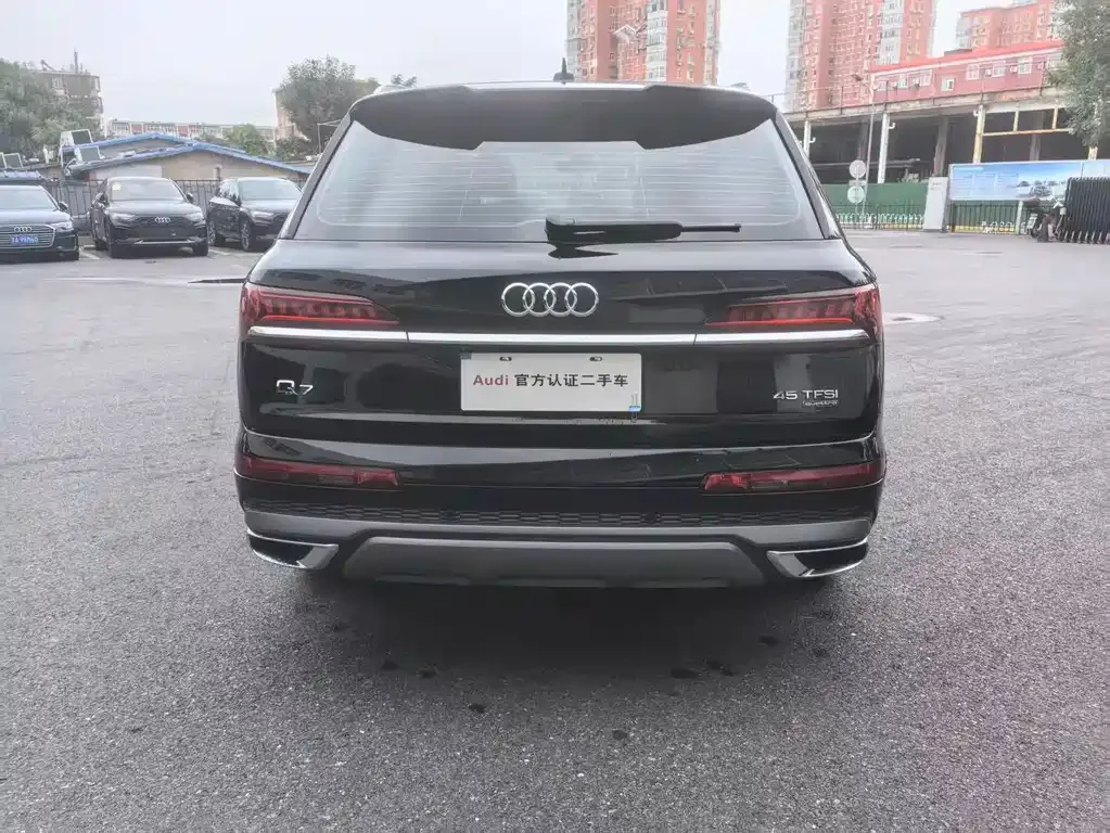 Audi Q7 — фото 10