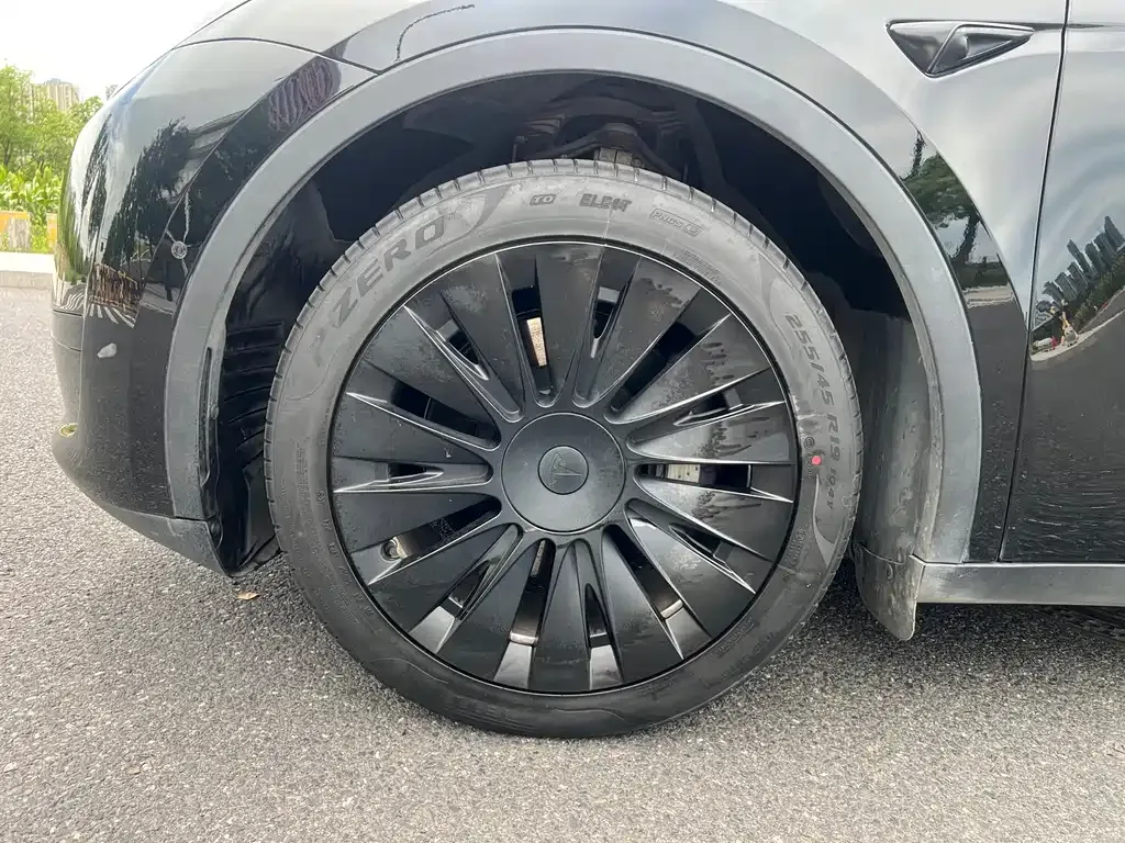 Tesla Model Y — фото 7