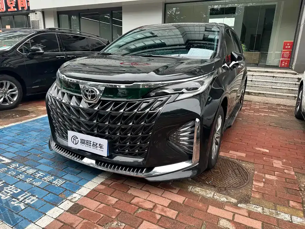 Toyota Sienna — фото 1