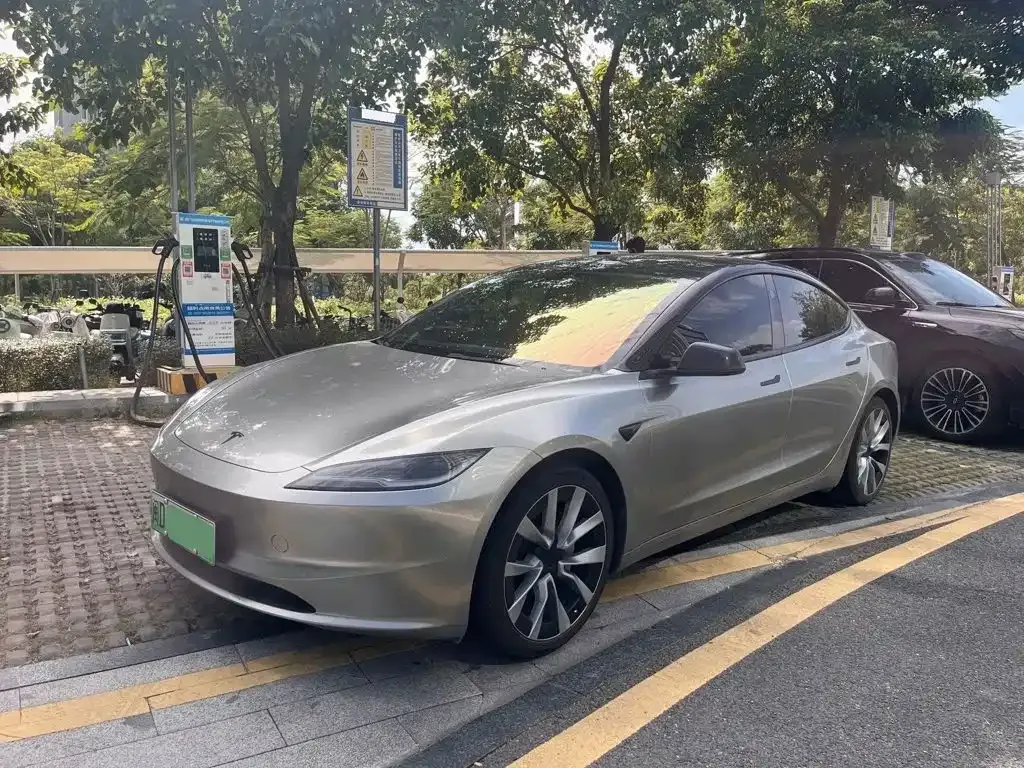Tesla Model 3 — фото 1