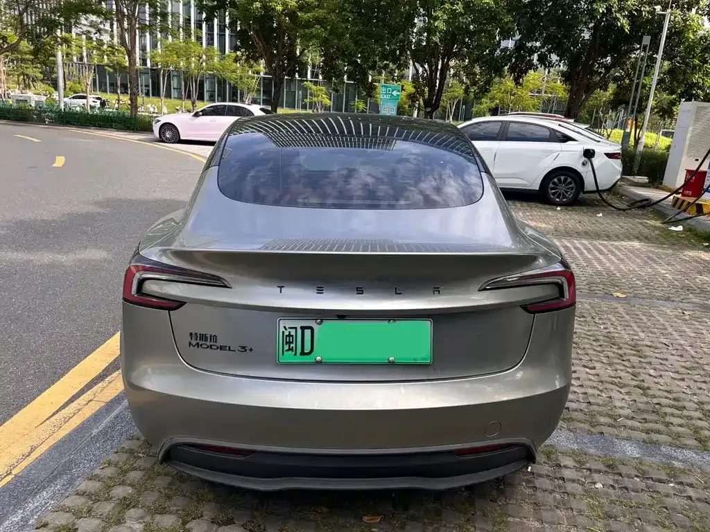 Tesla Model 3 — фото 10