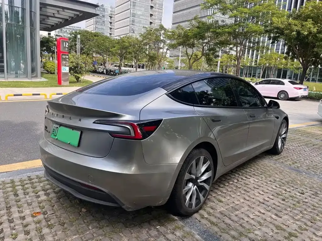 Tesla Model 3 — фото 7