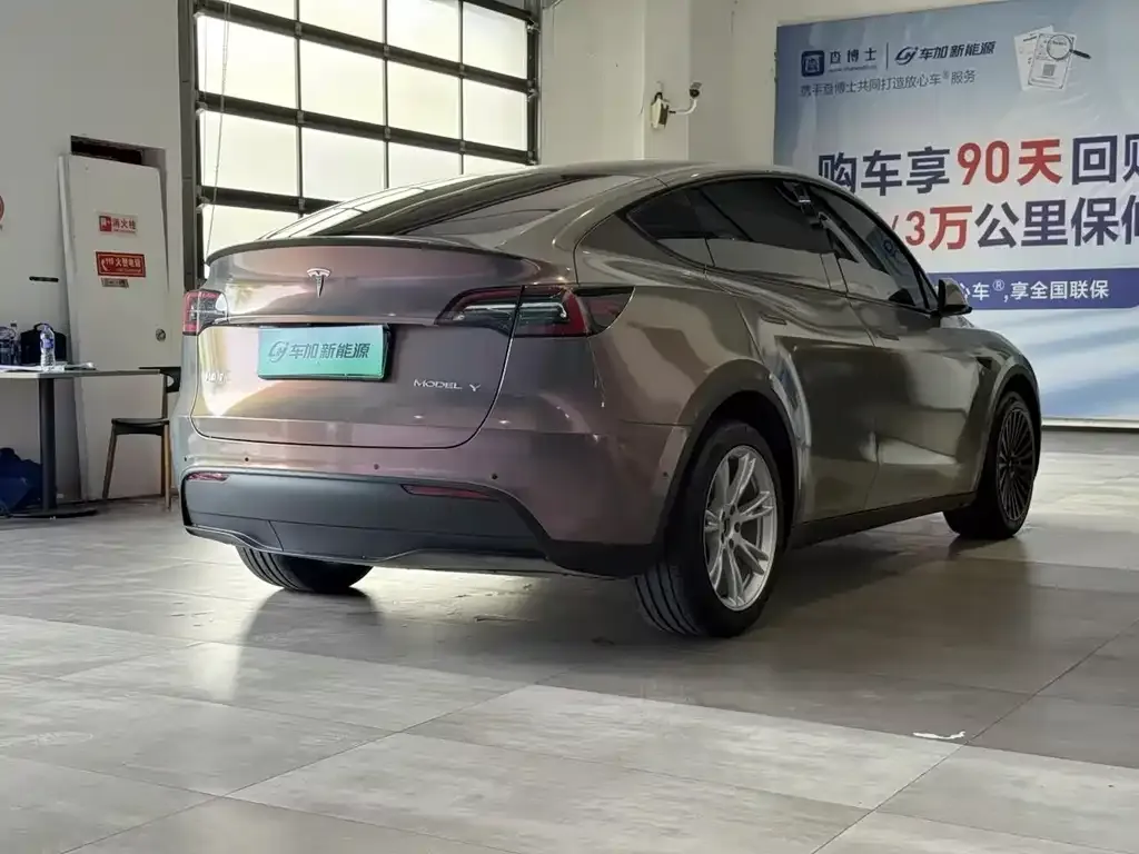 Tesla Model Y — фото 7