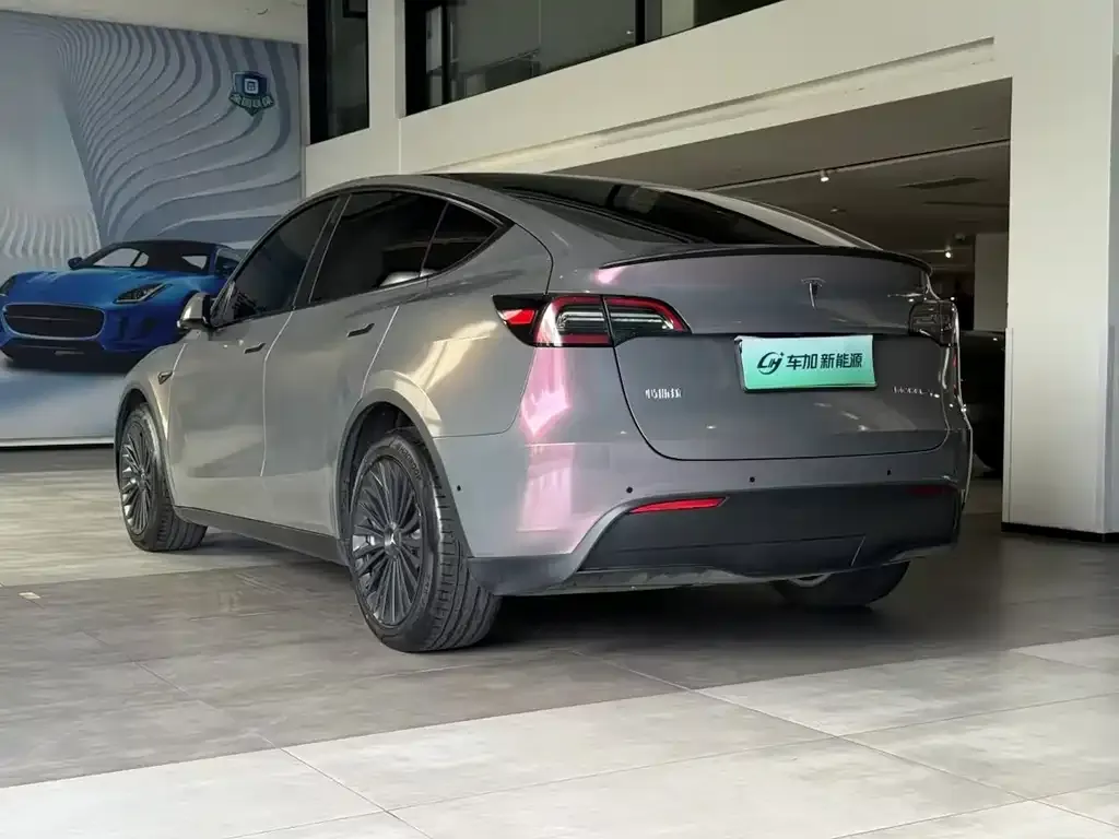 Tesla Model Y — фото 9
