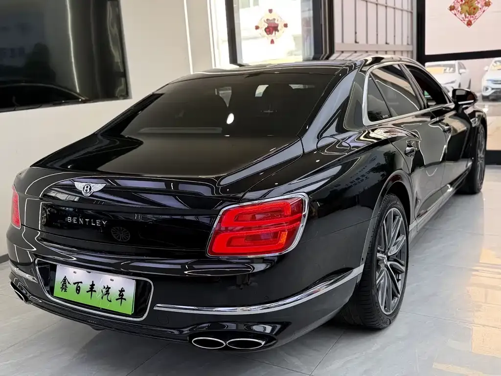 Bentley Flying Spur PHEV — фото 9