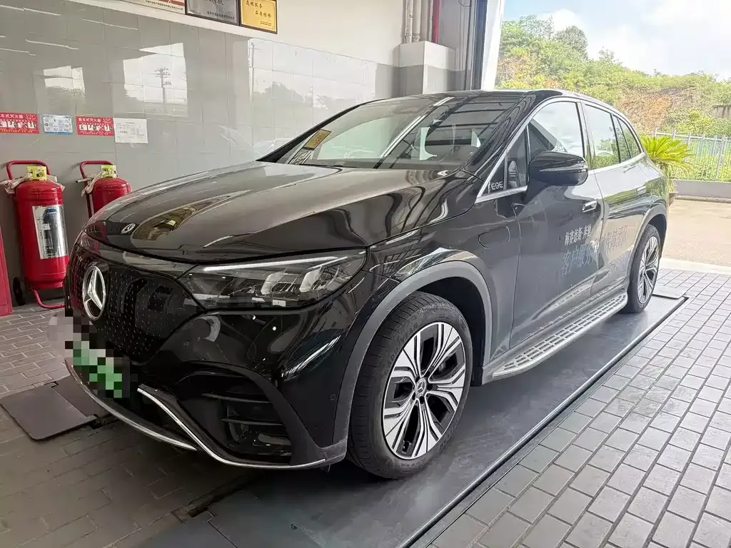 Mercedes-Benz EQE SUV — фото 1