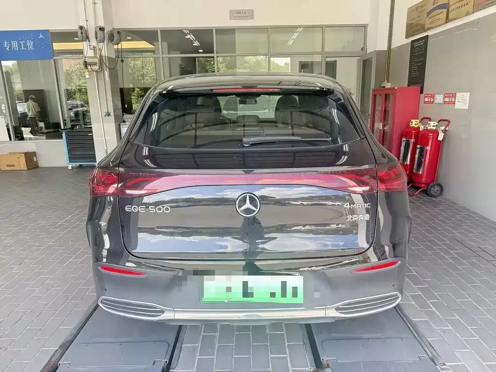 Mercedes-Benz EQE SUV — фото 8