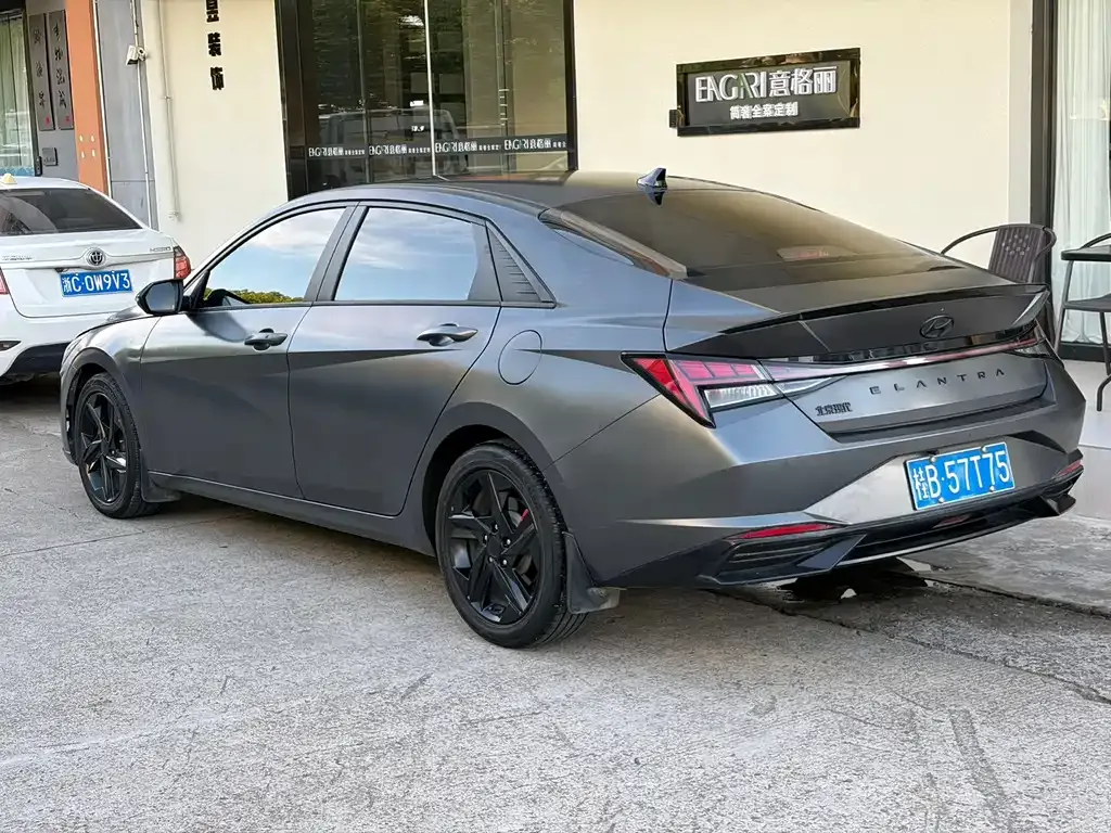 Hyundai Elantra — фото 3