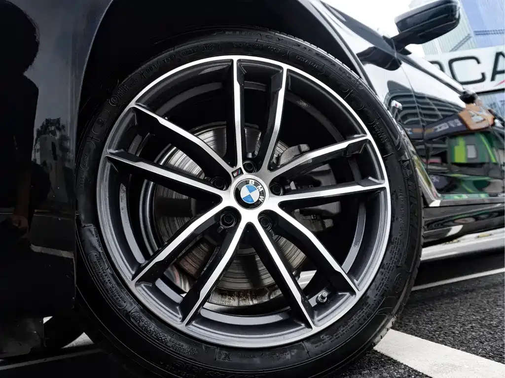 BMW 5 Series — фото 10