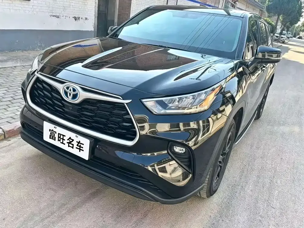 Toyota Highlander — фото 1