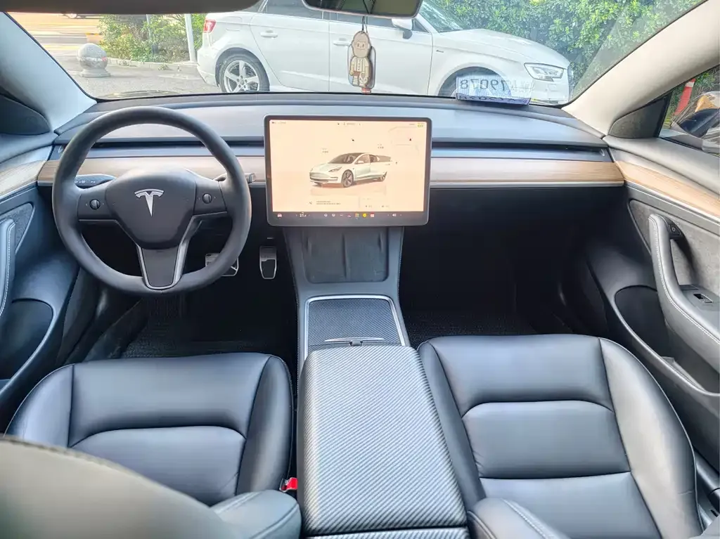 Tesla Model 3 — фото 7