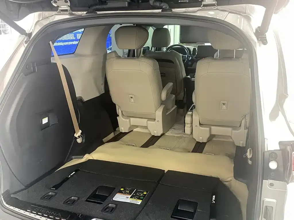 Toyota Sienna — фото 2