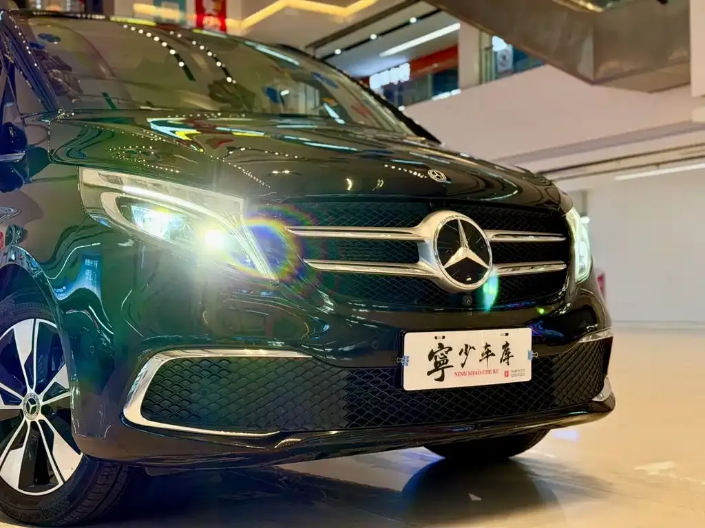 Mercedes-Benz V-Class — фото 10