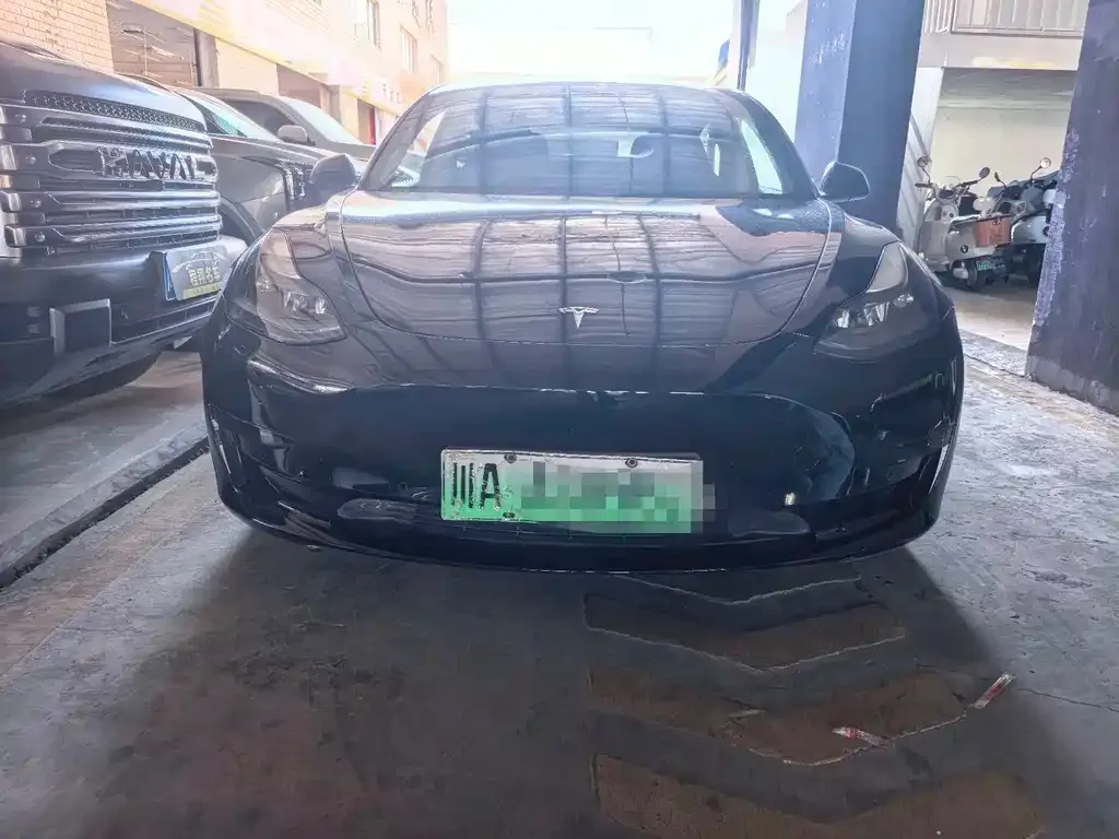 Tesla Model 3 — фото 1