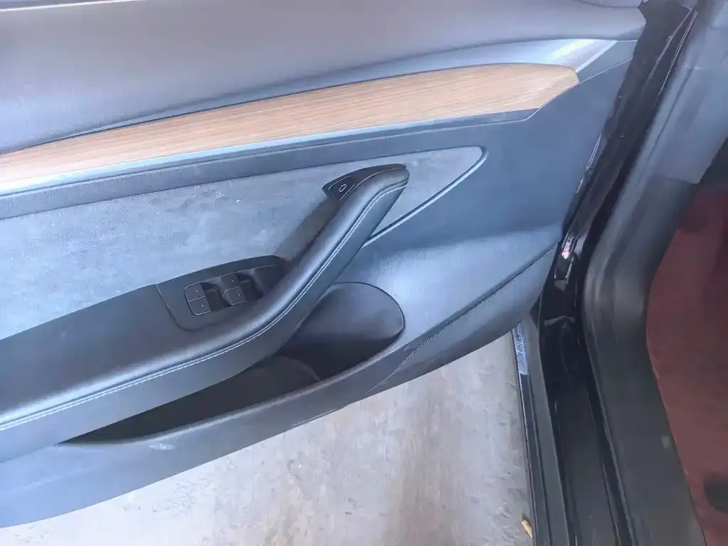Tesla Model 3 — фото 3