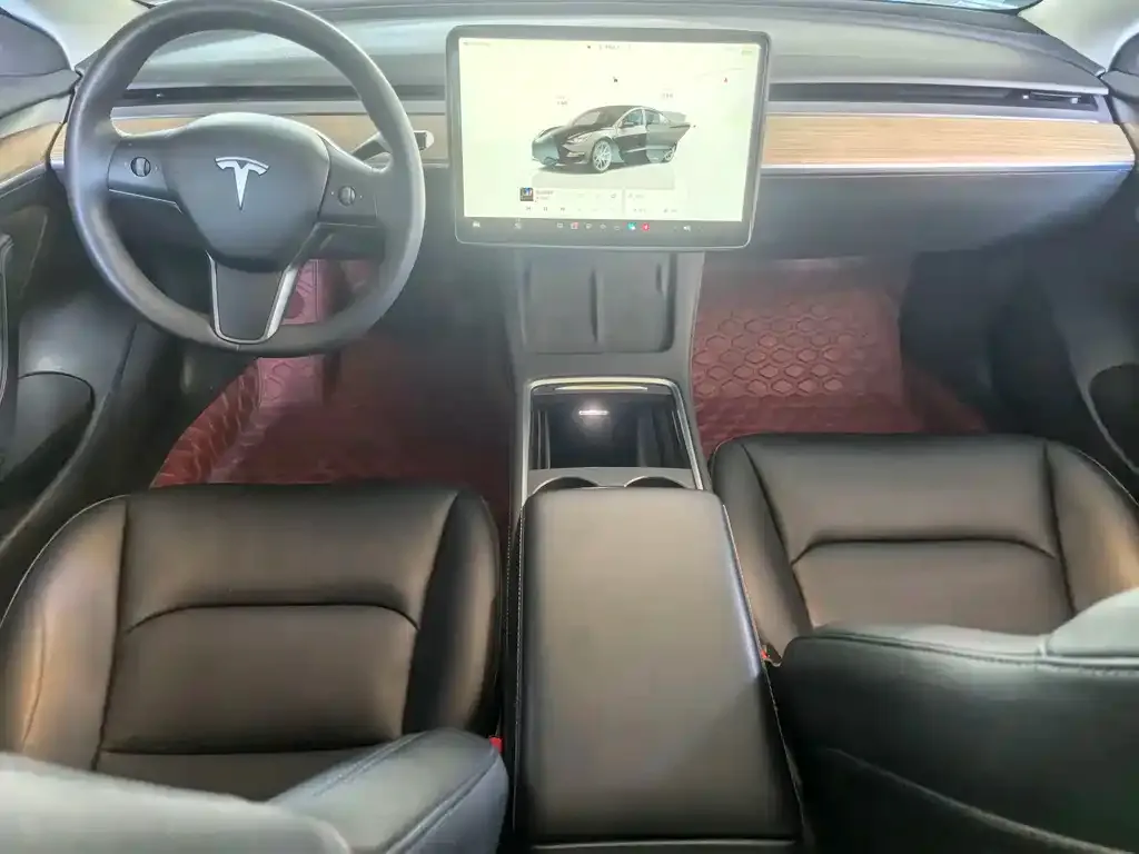 Tesla Model 3 — фото 10