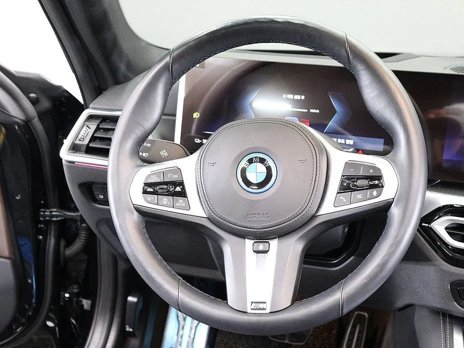 BMW i4 — фото 9