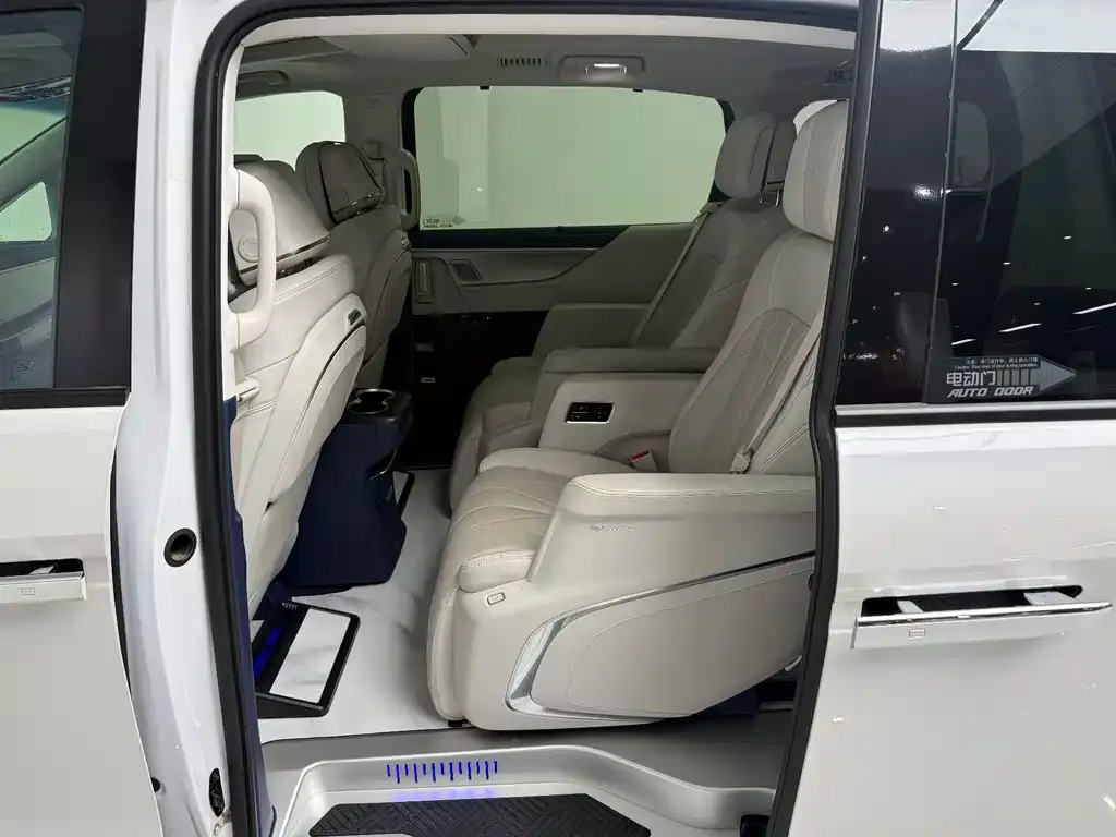 Buick GL8 Hybrid — фото 10