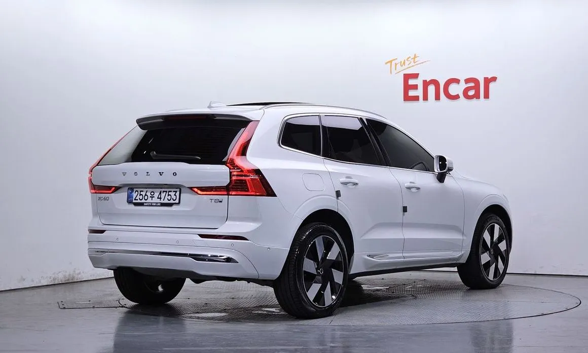 Volvo XC60 — фото 5