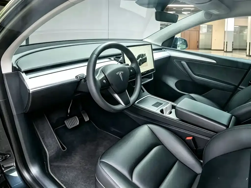 Tesla Model Y — фото 6
