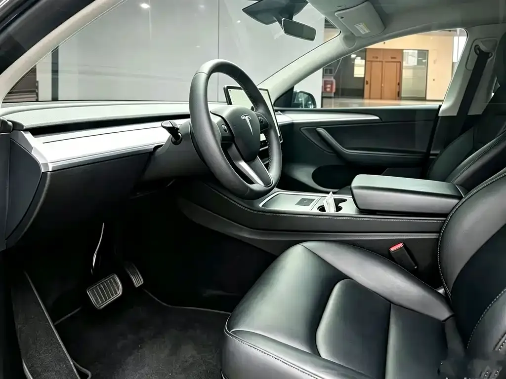 Tesla Model Y — фото 8