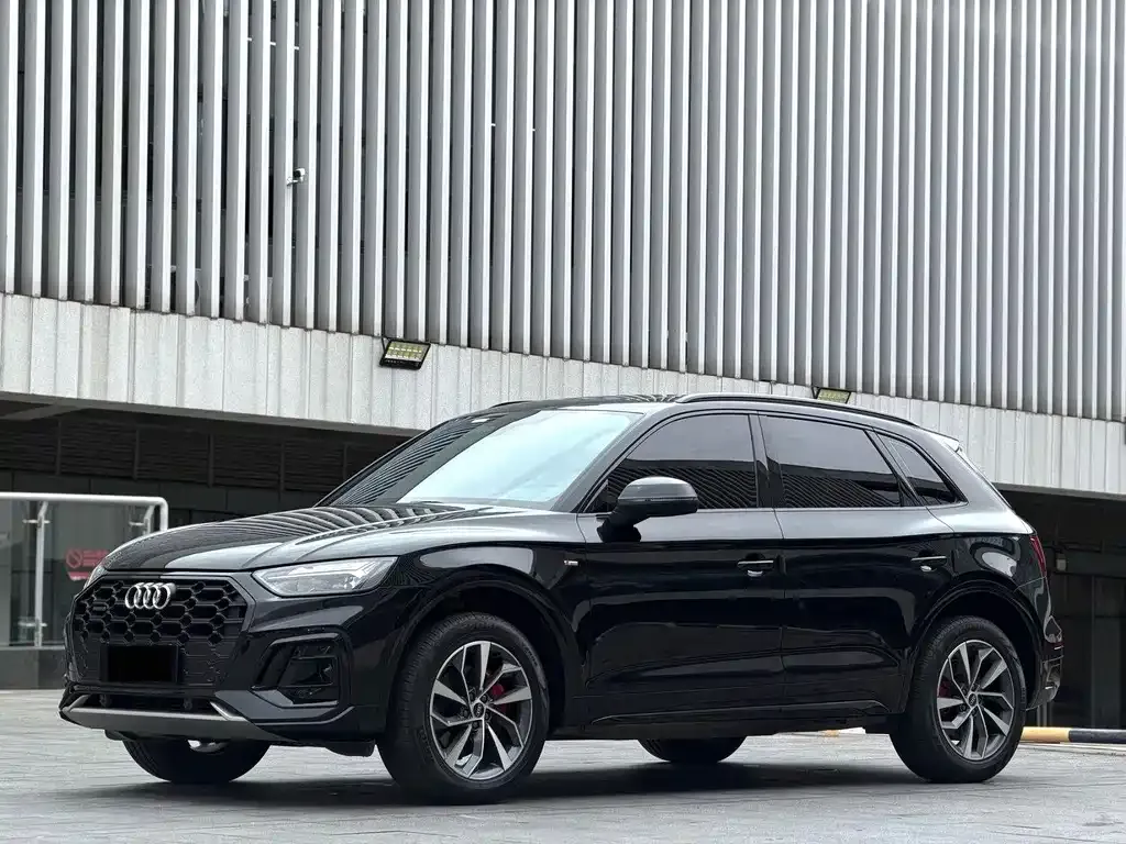 Audi Q5L — фото 1